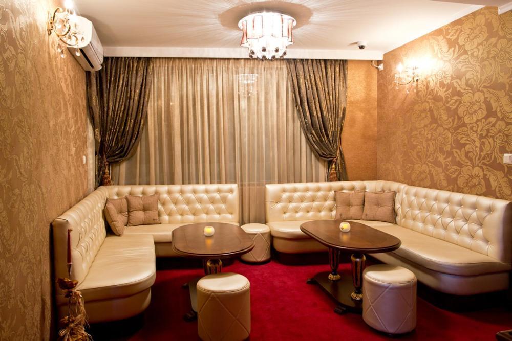 Hotel Diamond Kazanlŭk Exteriér fotografie