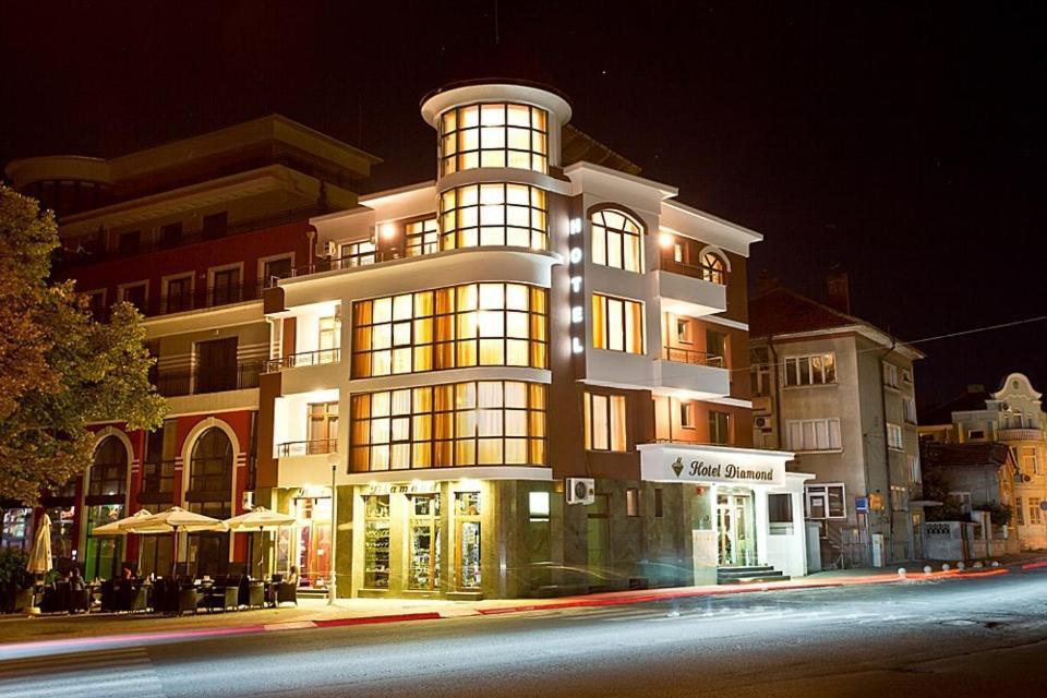 Hotel Diamond Kazanlŭk Exteriér fotografie