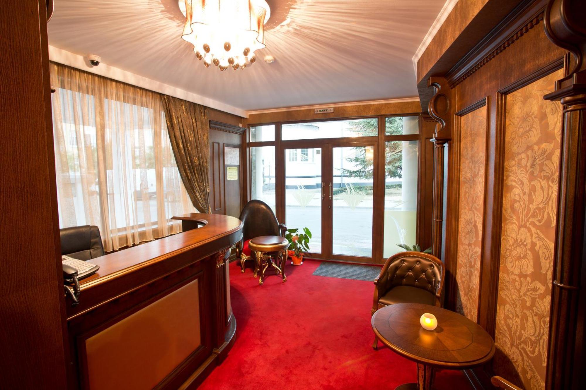 Hotel Diamond Kazanlŭk Exteriér fotografie